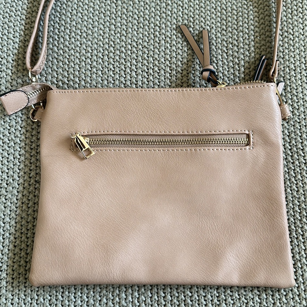 Tan Purse 👜 - Picture 2 of 3